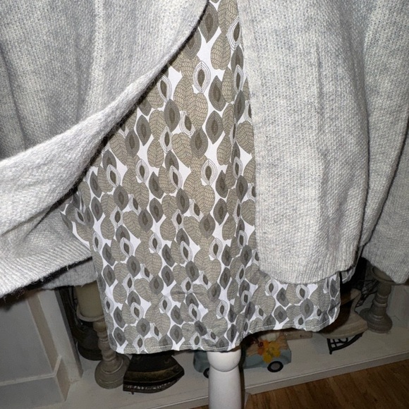 Coin 1804 Gray Split Back Leaf Print Shirttail Hem Sweater Size XL GUC - Picture 10 of 12